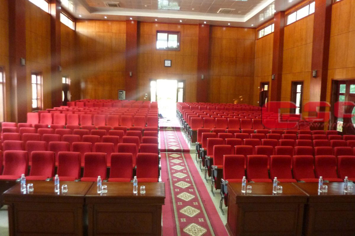 Phân phối sản phẩm bàn ghế hội trường tại Hà Nội